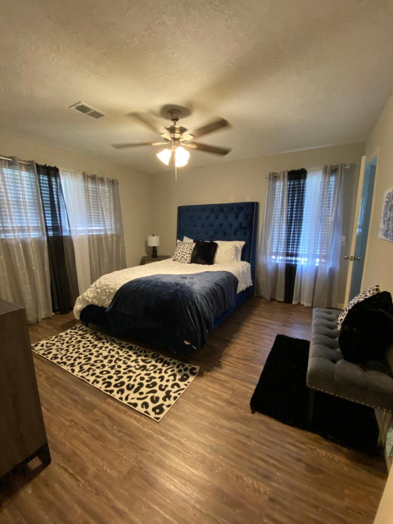 Charming 3Bdrm Retreat Near Hcu Villa Houston Bagian luar foto